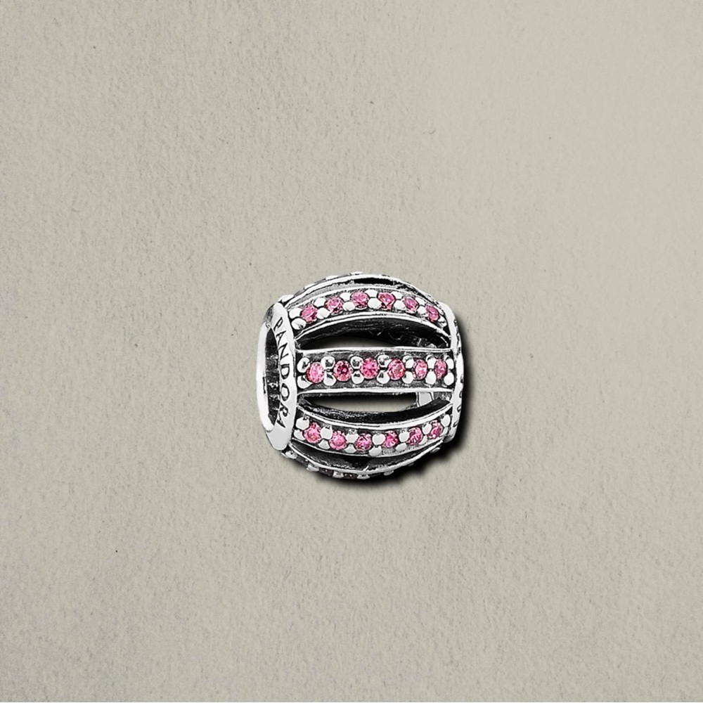 PANDORA AUTHENTIC LEADING LADY CHARM RETIRED